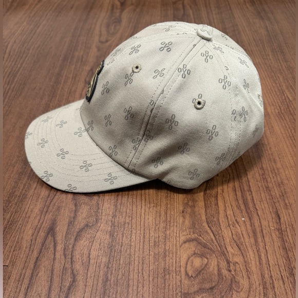 - Great condition 
- Adjustable strap
- Monogram design all over 
- Tan colour - Picture 2 of 5